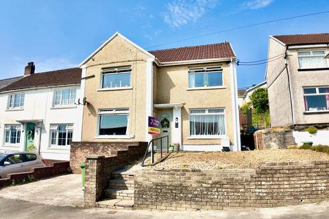 3 bed property, in Fflorens Road, £240,000