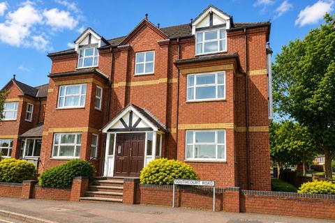 2 bed property, in LEIGHTON BUZZARD LU7, £200,000