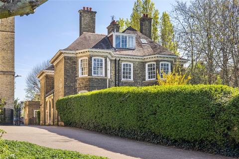 10 bed property, in St. Ann's Crescent, £1,895,000