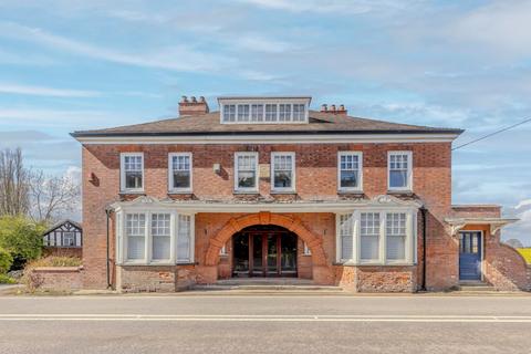 7 bed property, in Shrewsbury SY5, £499,000