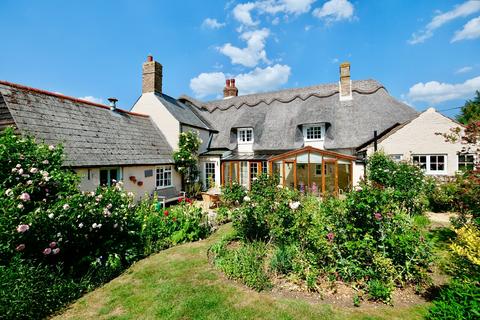 4 bed property, in Great Raveley, £675,000