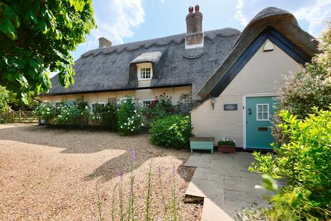 4 bed property, in Great Raveley, £675,000