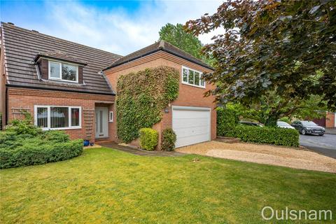 5 bed property, in Manor Court Road, £550,000