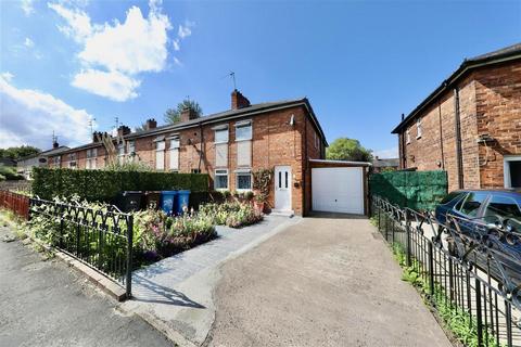 3 bed property, in Bentley Grove, £145,000