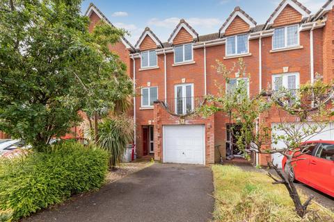 4 bed property, in Deverills Way, £600,000