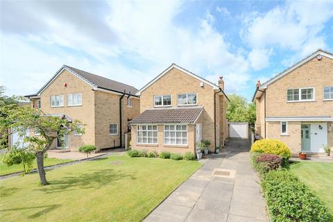 3 bed property, in Shadwell Park Avenue, £500,000