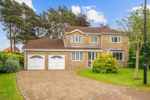 4 bed property, in The Lawns, £950,000
