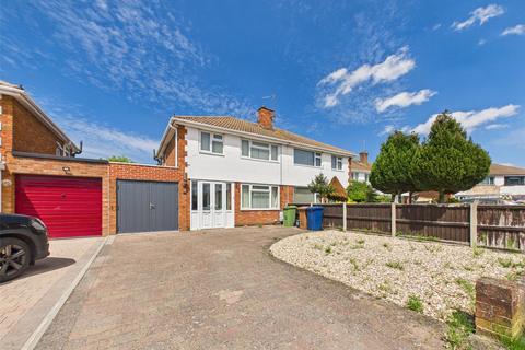 3 bed property, in Shearwater Grove, £265,000