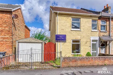 2 bed property, in Spring Road, £200,000