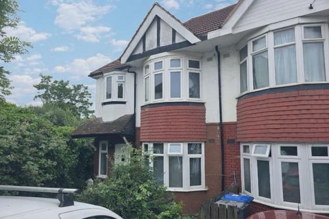 3 bed property, in 17A Westview Close, £290,000