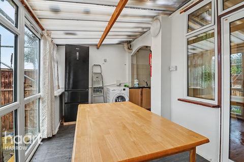 3 bed property, in De Havilland Road, £500,000