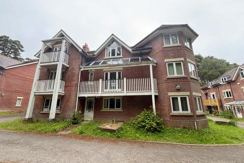 4 bed property, in 5 Parklands 16 Branksome Hill Road, £320,000