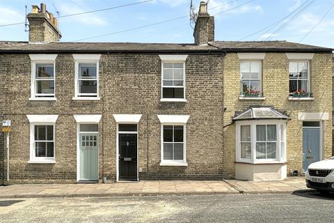 2 bed property, in Auckland Road, £575,000