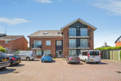 2 bed property, in London Road, £240,000