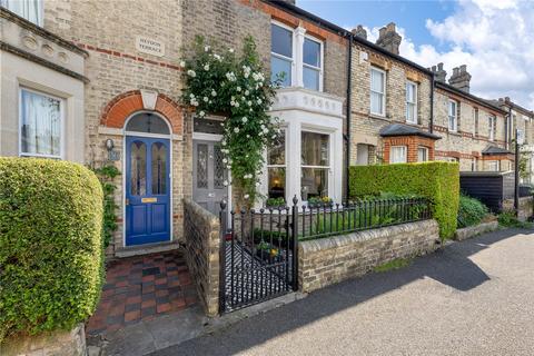 2 bed property, in Marshall Road, £625,000