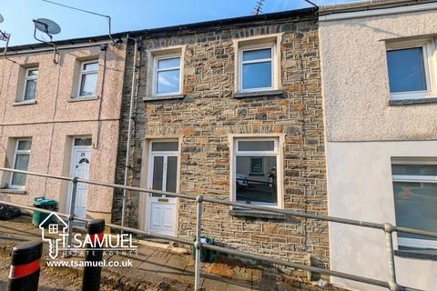 2 bed property, in Strand Street, £125,000
