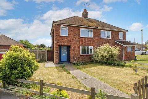 3 bed property, in Queens Drive, £290,000
