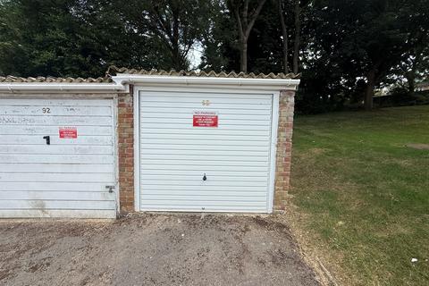 Land, in Claybury, £9,000