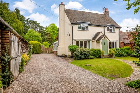 4 bed property, in Wasperton Road, £800,000