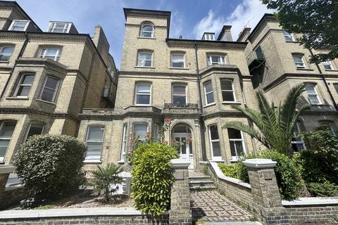 2 bed property, in Second Avenue, £375,000