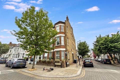 1 bed property, in 63A Tennyson Road, £375,000