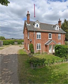 3 bed property, in Aldringham, £325,000