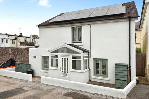 3 bed property, in Lisburne Square, £325,000