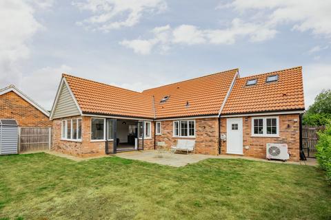 3 bed property, in Contemporary Detached Three/Four Bedroom Home in Snettisham, £565,000