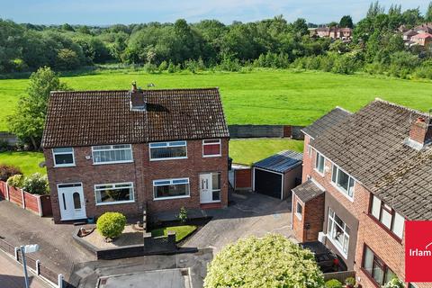 3 bed property, in Purley Drive, £220,000