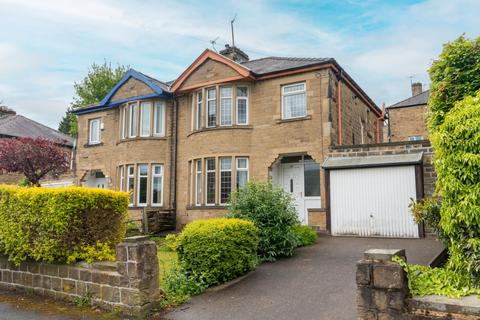3 bed property, in Manor Drive, £250,000
