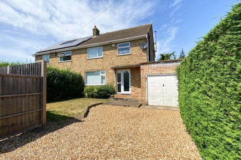 3 bed property, in Stonehill Road, £500,000