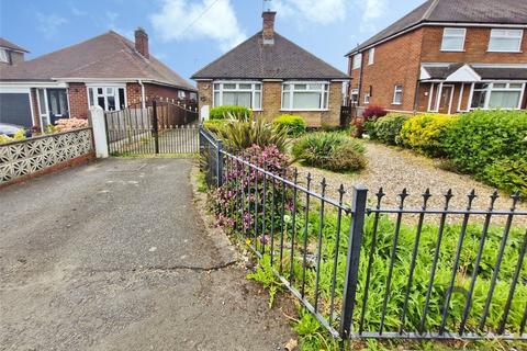 2 bed property, in Ashby Road, £175,000