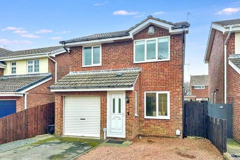 3 bed property, in Harvey Close, £180,000