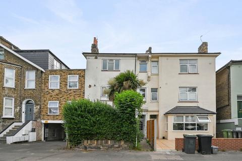 1 bed property, in Eastdown Park, £190,000