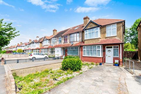 3 bed property, in Sandringham Road, £530,000
