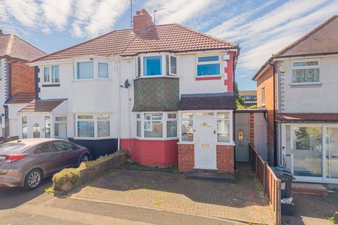 3 bed property, in Westfield Avenue, £250,000