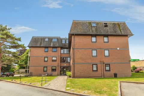 2 bed property, in Springfield Road, £100,000