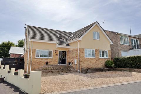 4 bed property, in Viewside Close, £675,000