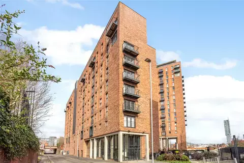 2 bed property, in 9th Floor – 2 Bed Apartment – Wilburn Basin, £240,000