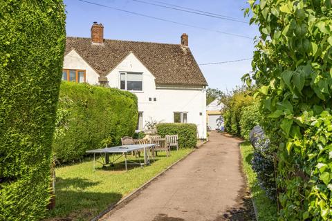 5 bed property, in Ardley Road, £500,000