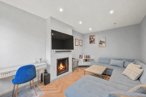 3 bed property, in Grange Road, £650,000