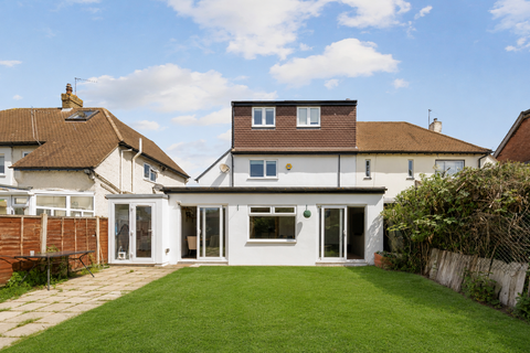3 bed property, in Grange Road, £650,000