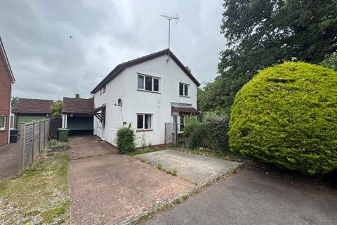 4 bed property, in Scott Close, £325,000
