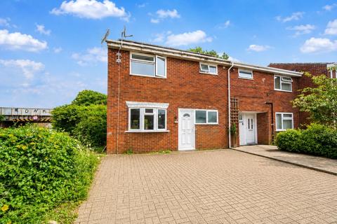 3 bed property, in Janaway Gardens, £300,000