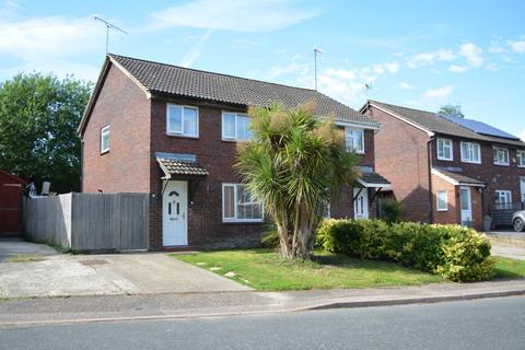 3 bed property, in Wooding Grove, £350,000