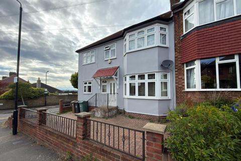 4 bed property, in 66 Belle Vue Road, £550,000