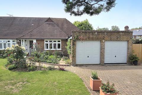 3 bed property, in Rixons Orchard, £800,000