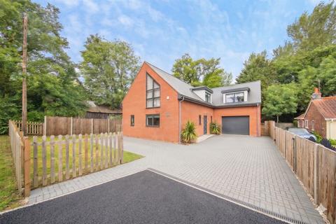 5 bed property, in Creeting Bottoms, £750,000