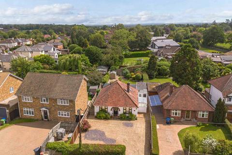 3 bed property, in Green Street, £700,000