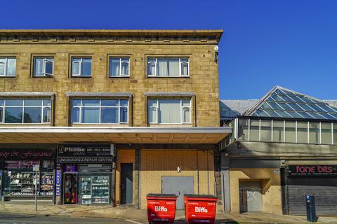 1 bed property, in James Street, £32,500
